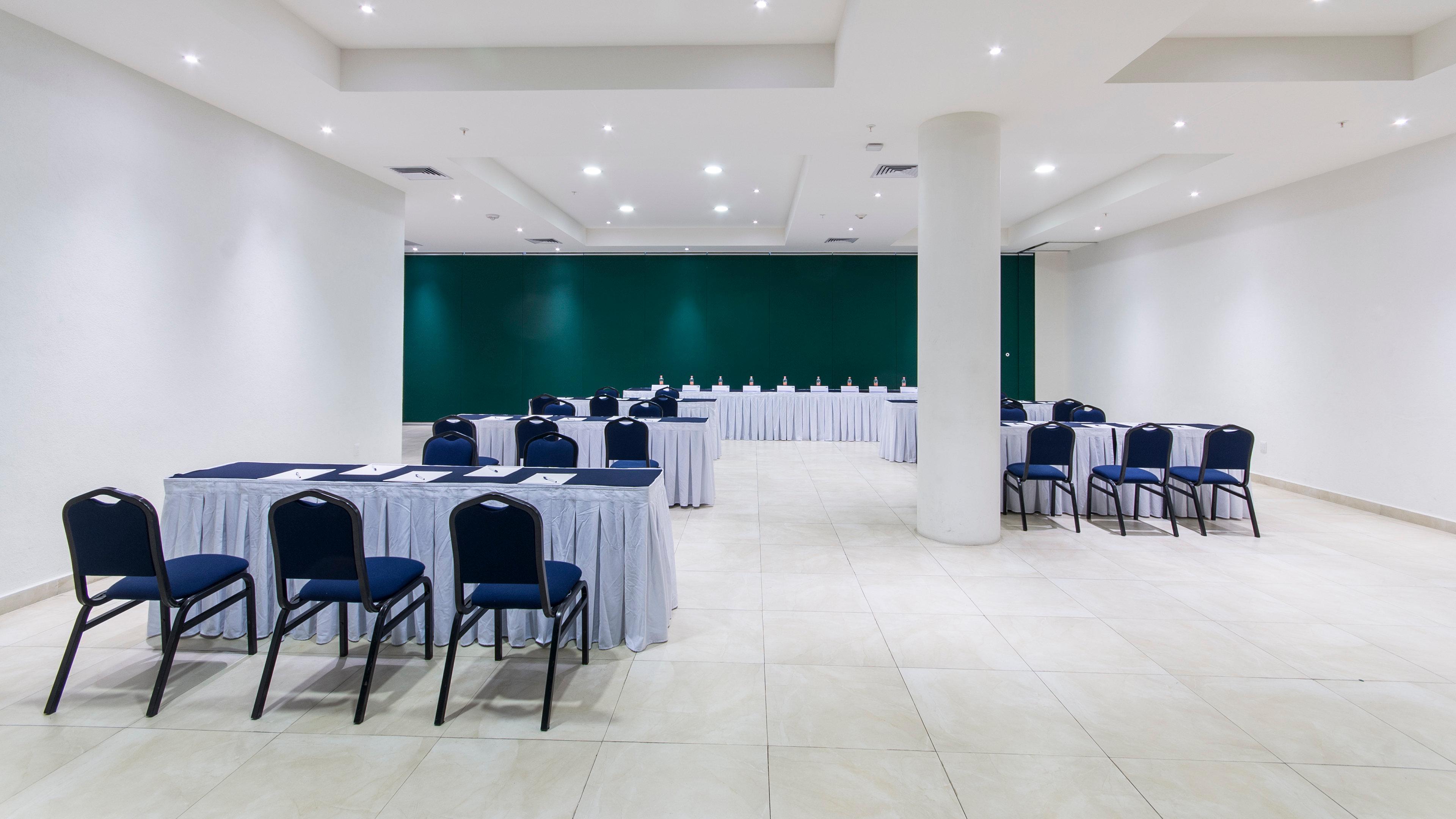 Express By Ihg Hotel 4*